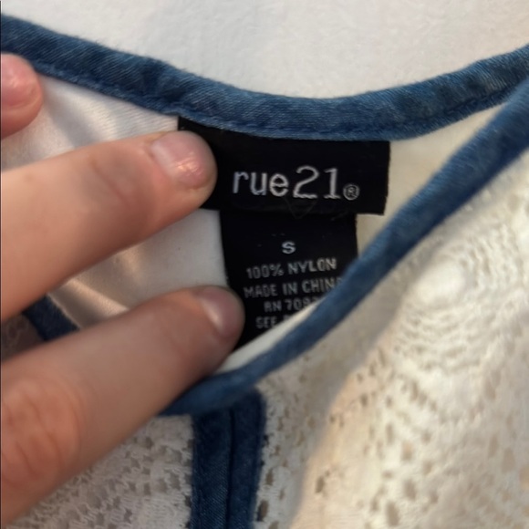 Rue21 White and Blue Buttoned Crop Camisole - Picture 2 of 4